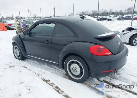 2015 Volkswagen Beetle 1.8T Classic z USA, uszkodzony, nr VIN 3VWF17AT7FM656126